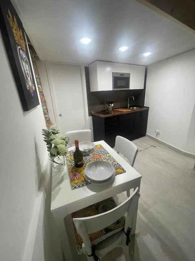 Mega House 2 Apartment Catania