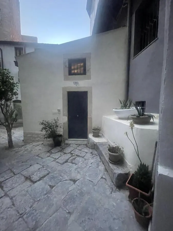 Mega House 2 Apartment Catania