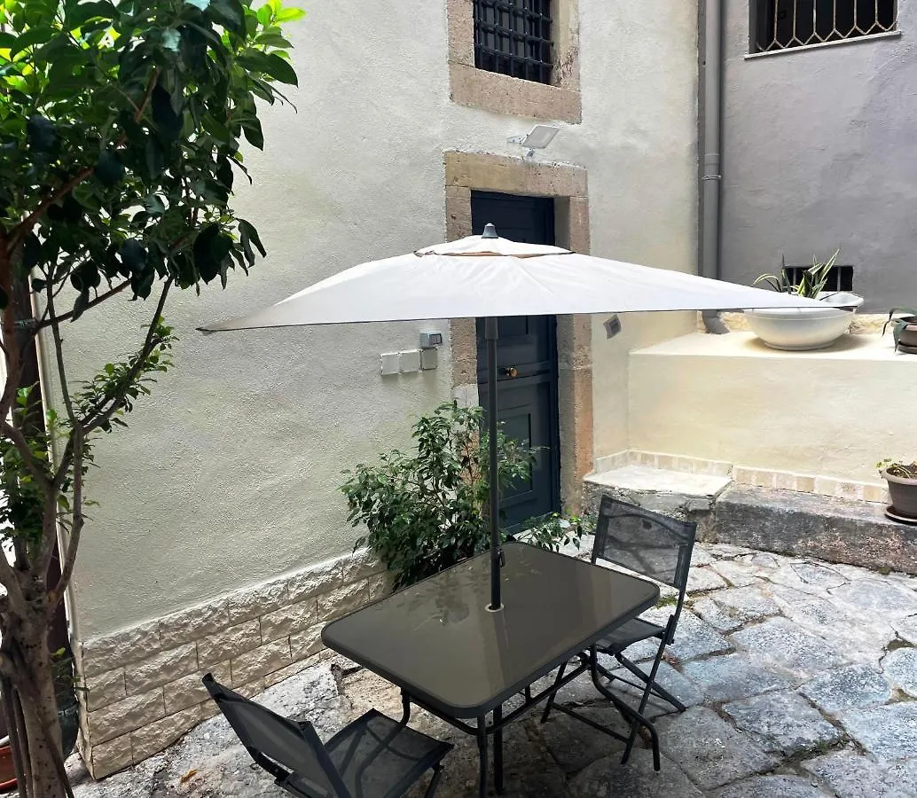 Mega House 2 Apartment Catania